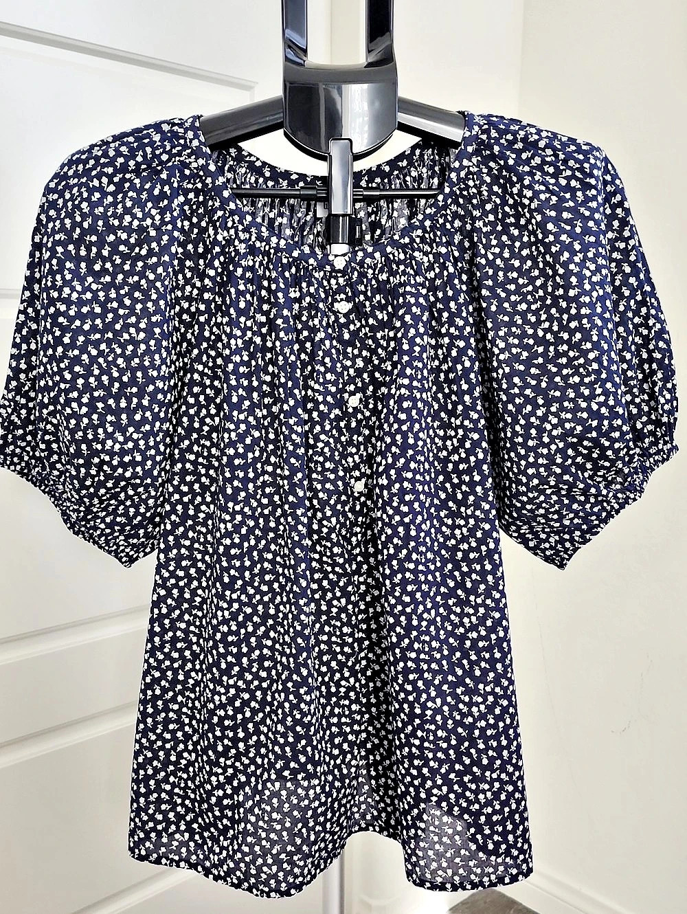 Gap Floral Short Sleeve Blouse in Blue & White Size Medium